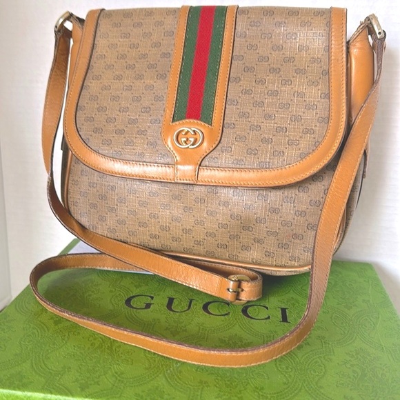 Authentic Gucci Leather Crossbody/Shoulder Bag. - Picture 5 of 14